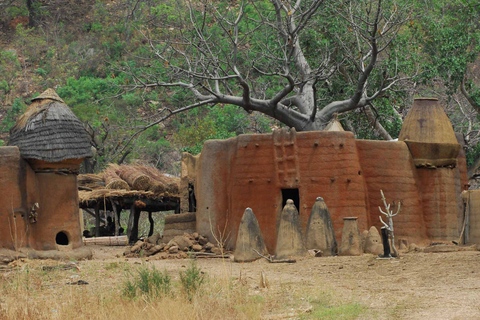 transafrica-prenota-ora-togo-benin-terra-magia-case.jpg